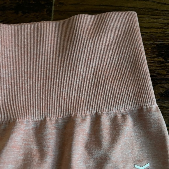 Gymshark leggings XS salmon color - Picture 4 of 7